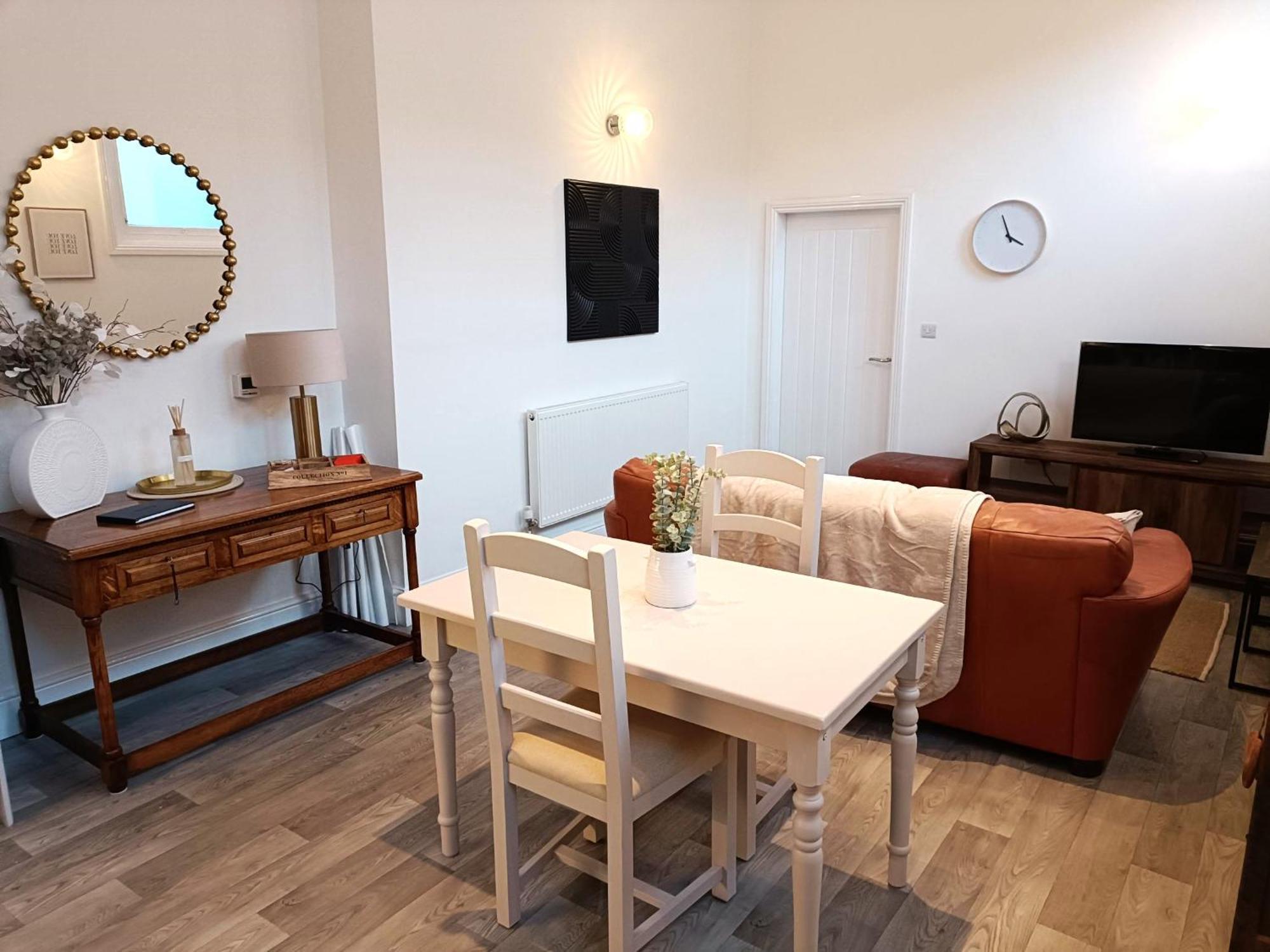 Whitchurch High Street Hideaway ภายนอก รูปภาพ