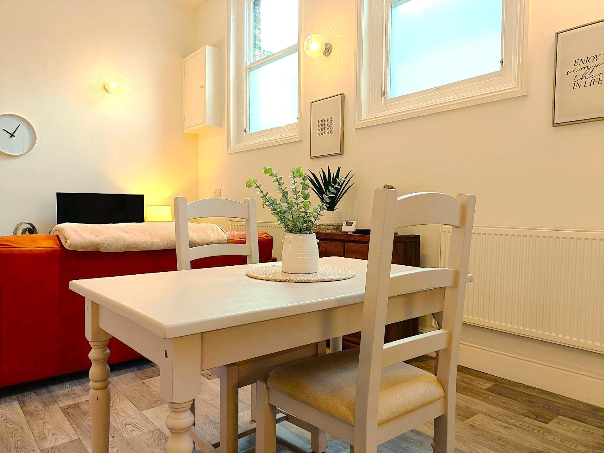 Whitchurch High Street Hideaway ภายนอก รูปภาพ